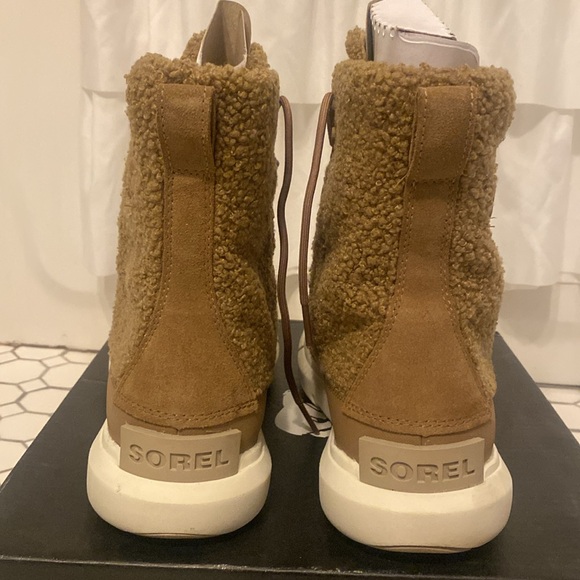 Sorel boots - Picture 6 of 10